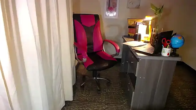 danielle rose 1 online show from April 7, 2026, 2:06 pm