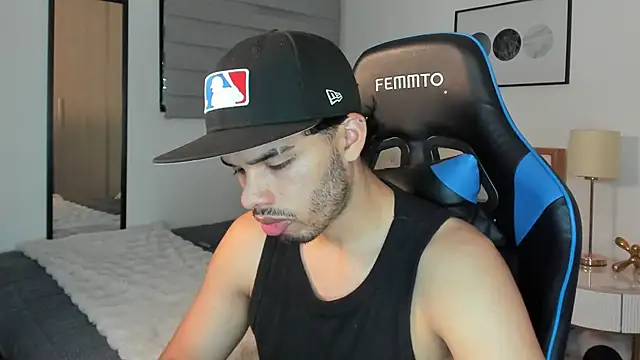 mateoleonee online show from December 11, 2024, 9:01 pm