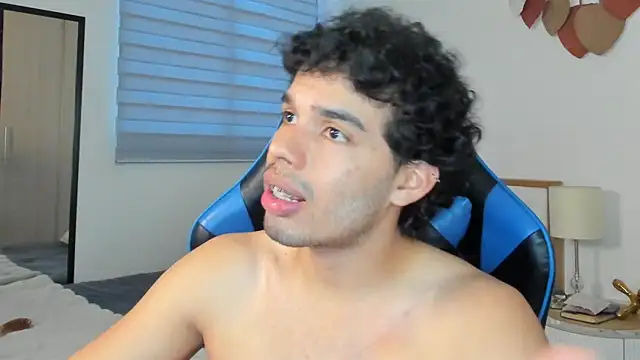 mateoleonee online show from February 1, 2025, 10:13 pm