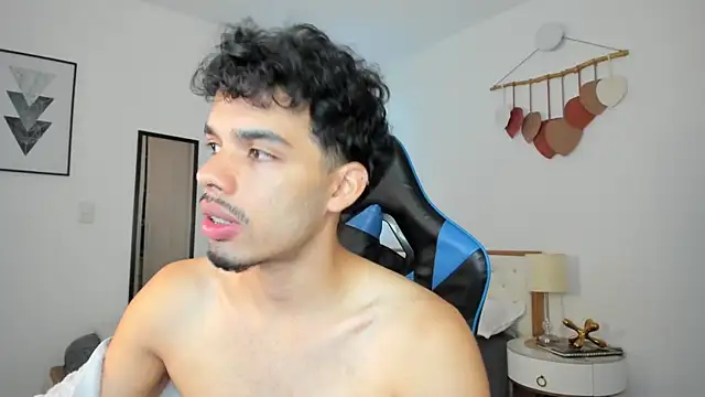 mateoleonee online show from March 7, 2025, 1:51 pm