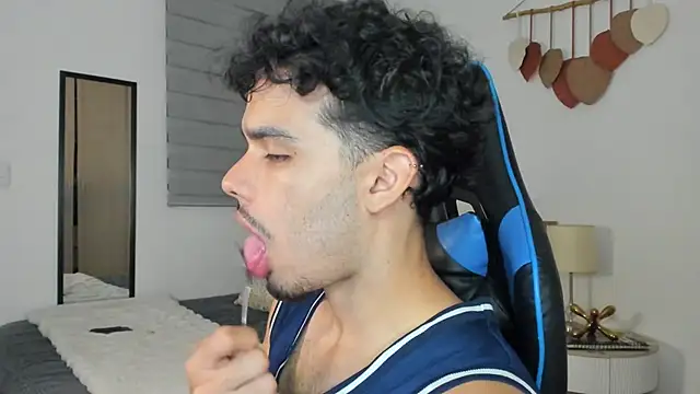 mateoleonee online show from March 13, 2025, 11:59 pm