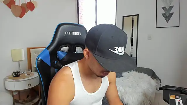 mateoleonee online show from October 18, 2025, 7:47 pm