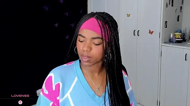 Marce 22 online show from October 5, 2025, 12:42 am