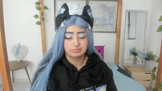 lussyevans24 online show from March 18, 2025, 10:03 am