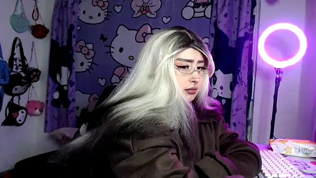 lussyevans24 online show from May 15, 2026, 4:19 am