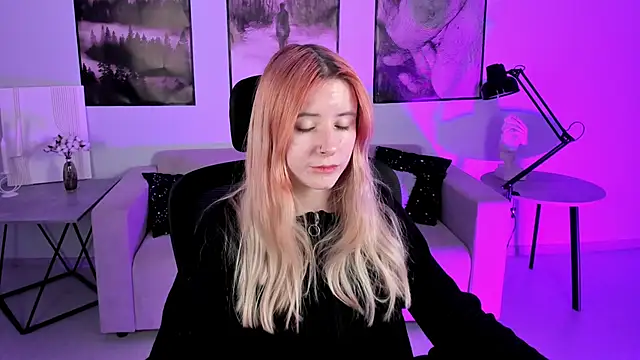 LexiWenford online show from December 9, 2024, 9:28 am