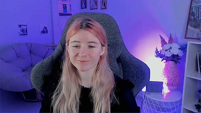 LexiWenford online show from December 12, 2024, 2:48 am