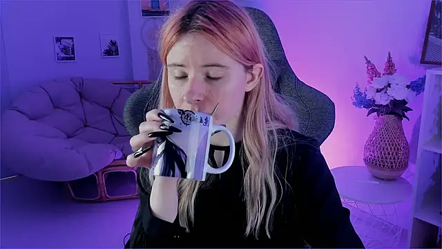 LexiWenford online show from December 13, 2024, 3:16 am