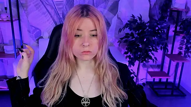 LexiWenford online show from December 14, 2024, 5:51 am