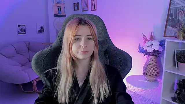 LexiWenford online show from December 16, 2024, 2:47 am