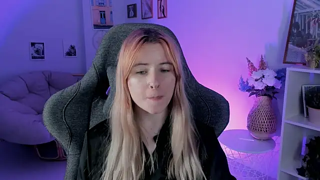 LexiWenford online show from December 16, 2024, 5:59 am