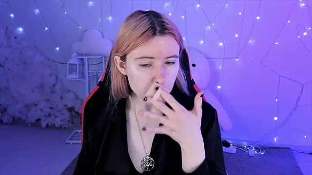 LexiWenford online show from December 17, 2024, 3:17 am