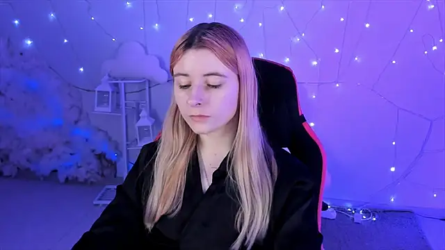 LexiWenford online show from December 17, 2024, 6:24 am