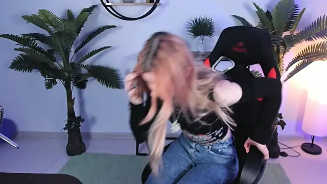 LexiWenford online show from December 20, 2024, 2:41 am