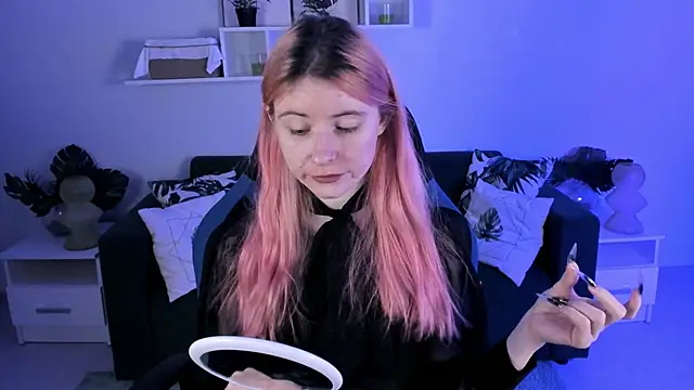 LexiWenford online show from January 15, 2025, 5:50 am