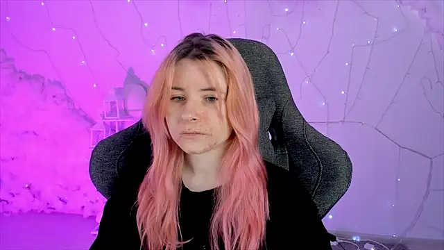 LexiWenford online show from January 28, 2025, 2:43 am