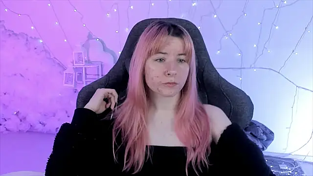 LexiWenford online show from February 5, 2025, 2:51 am