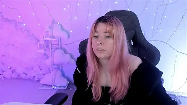 LexiWenford online show from February 5, 2025, 5:52 am