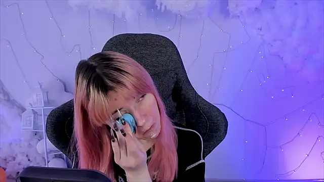 LexiWenford online show from February 7, 2025, 2:50 am