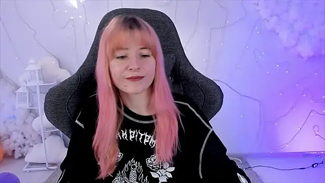 LexiWenford online show from February 7, 2025, 8:55 am