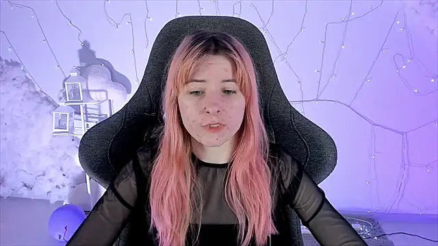 LexiWenford online show from February 10, 2025, 6:09 am