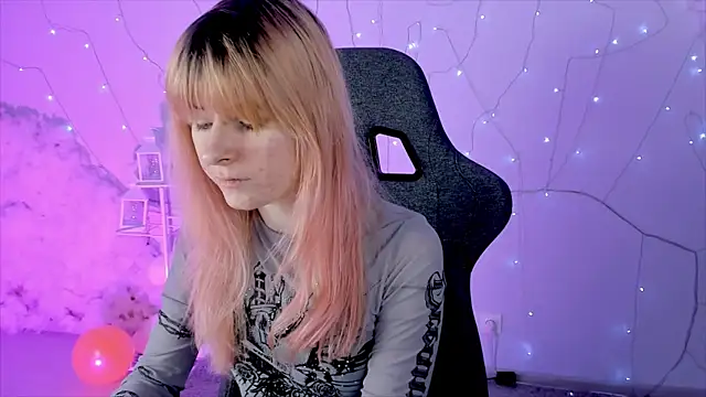 LexiWenford online show from February 13, 2025, 2:45 am