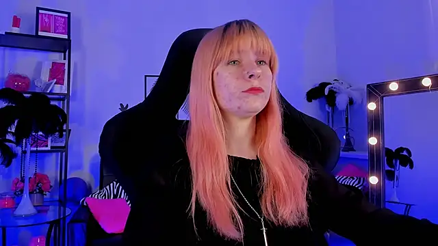 LexiWenford online show from February 20, 2025, 6:17 am