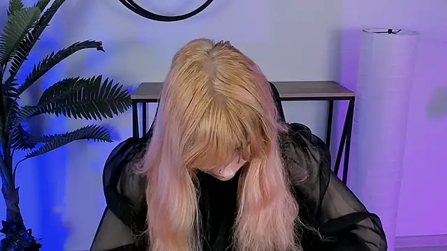 LexiWenford online show from March 5, 2025, 6:12 am