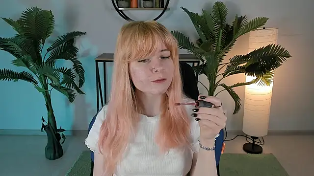 LexiWenford online show from March 11, 2025, 5:49 am