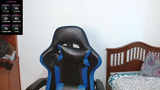 alexaa08 online show from November 12, 2025, 12:05 pm