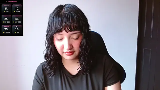 alexaa08 online show from April 16, 2026, 12:17 pm