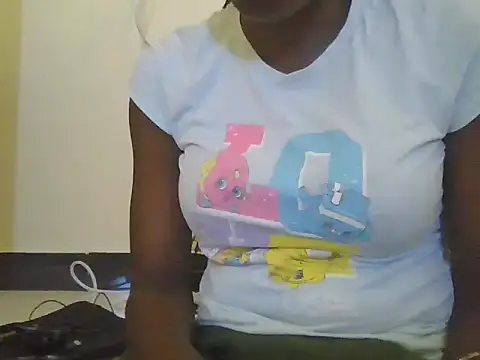 Snapshot of Petite_doll20 chatting on November 3, 2025, 10:27 am Petite doll20 online show from November 3, 2025, 10:27 am