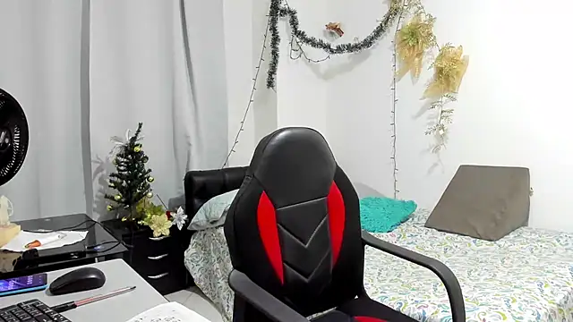 Sanddi milff online show from December 15, 2024, 1:22 pm