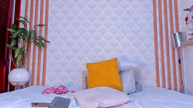 Snapshot of PamelaReall chatting on December 15, 2024, 4:40 am PamelaReall online show from December 15, 2024, 4:40 am
