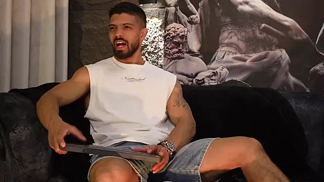 DannSaenz online show from November 25, 2025, 2:28 pm