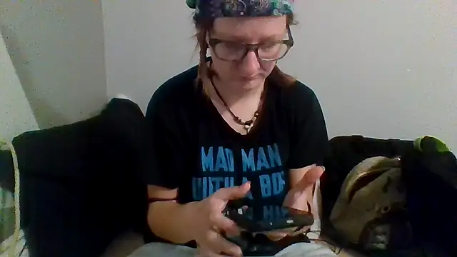 Eluradess online show from October 16, 2025, 2:56 am