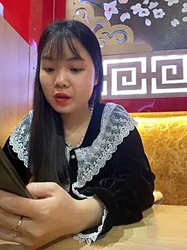 Maeve2k5 online show from March 13, 2025, 12:02 pm