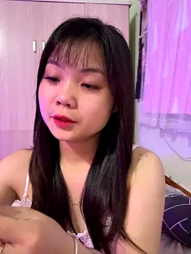 Maeve2k5 online show from October 19, 2025, 10:16 am