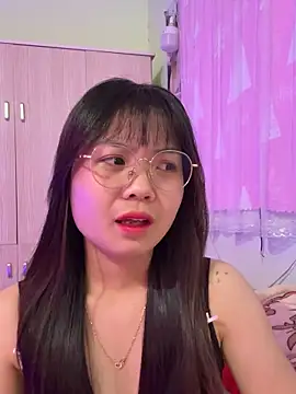 Maeve2k5 online show from November 26, 2025, 10:27 am