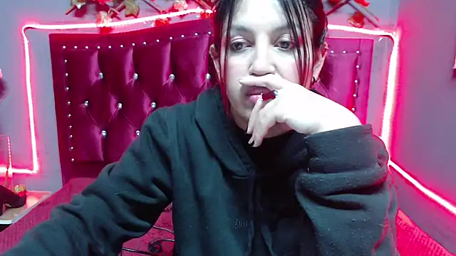 Melani cute02 online show from January 25, 2025, 11:32 pm