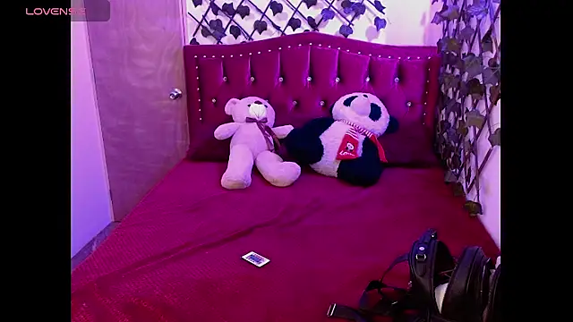 Snapshot of Melani_cute02 chatting on April 16, 2026, 8:53 pm Melani cute02 online show from April 16, 2026, 8:53 pm