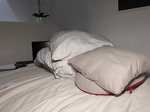 gymyagirlll online show from March 15, 2026, 8:26 pm