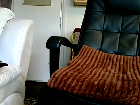 Snapshot of MrStraightDik chatting on February 10, 2025, 2:05 pm MrStraightDik online show from February 10, 2025, 2:05 pm