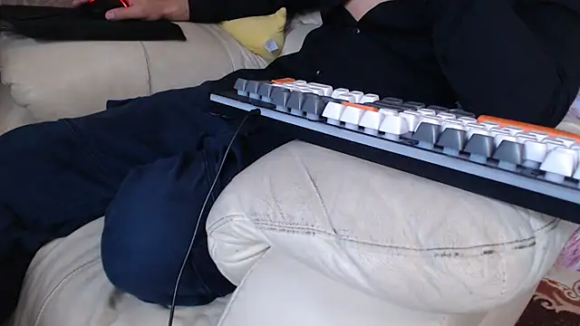 Snapshot of MrStraightDik chatting on November 18, 2025, 2:32 pm MrStraightDik online show from November 18, 2025, 2:32 pm