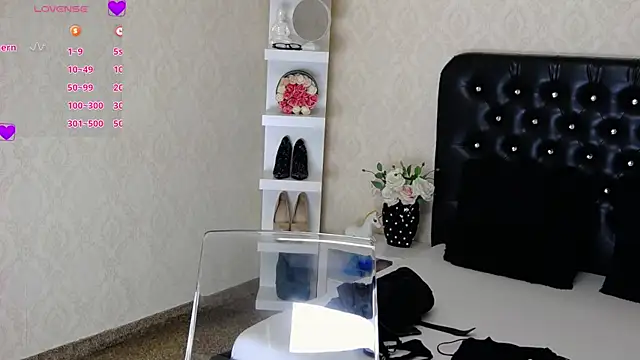 Allisonn223 online show from January 16, 2025, 11:48 pm