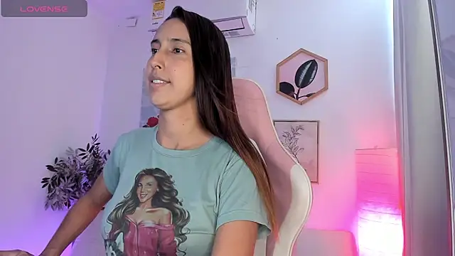 Snapshot of aleja_rythm chatting on January 14, 2025, 8:15 pm aleja rythm online show from January 14, 2025, 8:15 pm