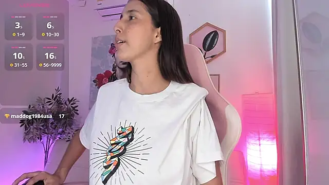 Snapshot of aleja_rythm chatting on February 3, 2025, 8:24 pm aleja rythm online show from February 3, 2025, 8:24 pm