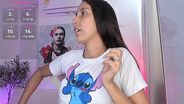 Snapshot of aleja_rythm chatting on February 4, 2025, 8:17 pm aleja rythm online show from February 4, 2025, 8:17 pm