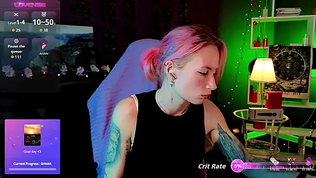  HelenCarter online show from October 20, 2025, 8:42 pm