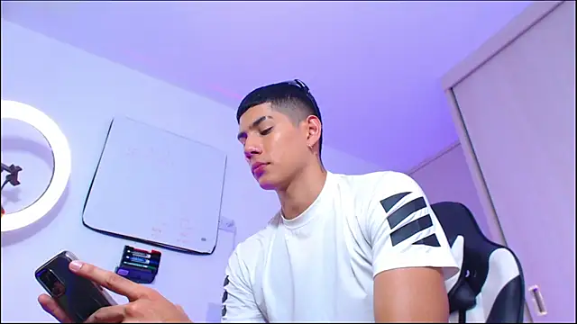 Snapshot of Valerio_20 chatting on May 21, 2026, 10:17 pm Valerio 20 online show from May 21, 2026, 10:17 pm